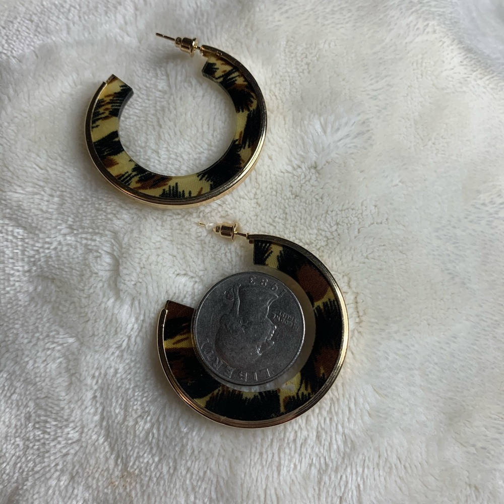 Resin hoop earrings - Picture 3 of 3